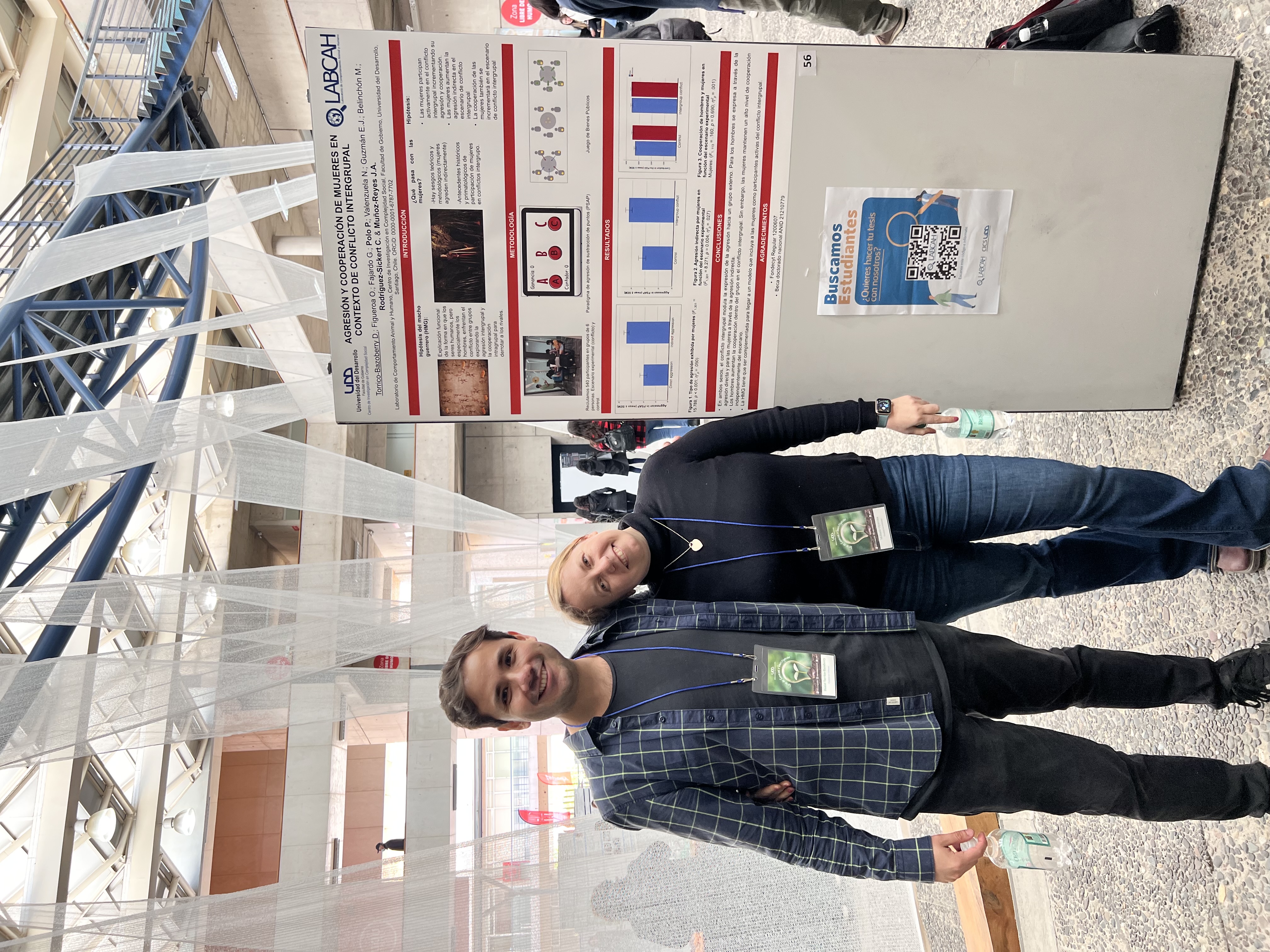 Espacio de presentación en la UDD Science Fair en Santiago